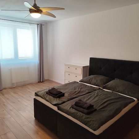 2 Room Apartment, Near Oc Galeria, Petrzalka บราติสลาวา ภายนอก รูปภาพ