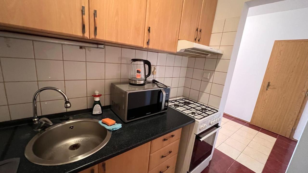 2 Room Apartment, Near Oc Galeria, Petrzalka บราติสลาวา ภายนอก รูปภาพ