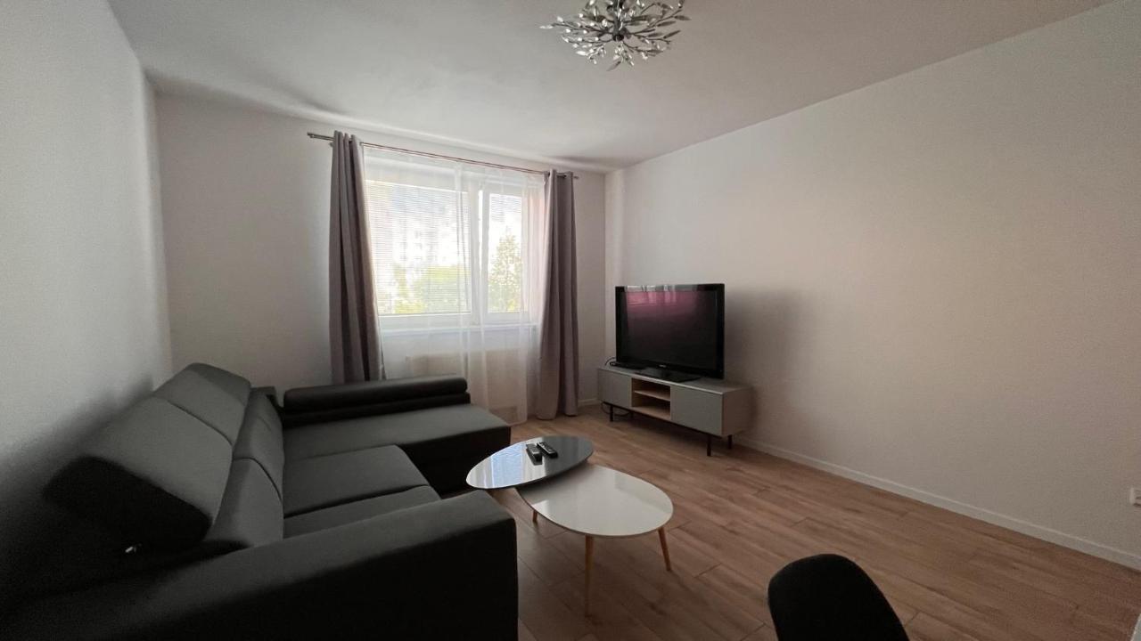 2 Room Apartment, Near Oc Galeria, Petrzalka บราติสลาวา ภายนอก รูปภาพ