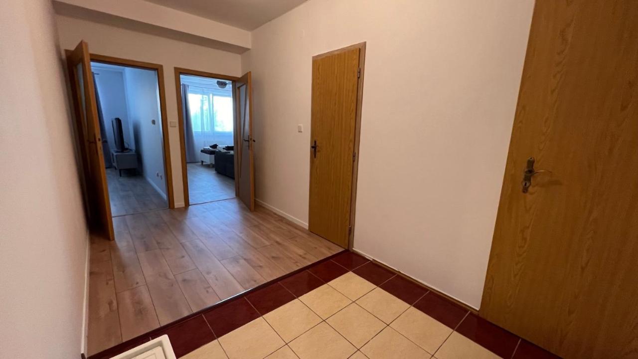 2 Room Apartment, Near Oc Galeria, Petrzalka บราติสลาวา ภายนอก รูปภาพ