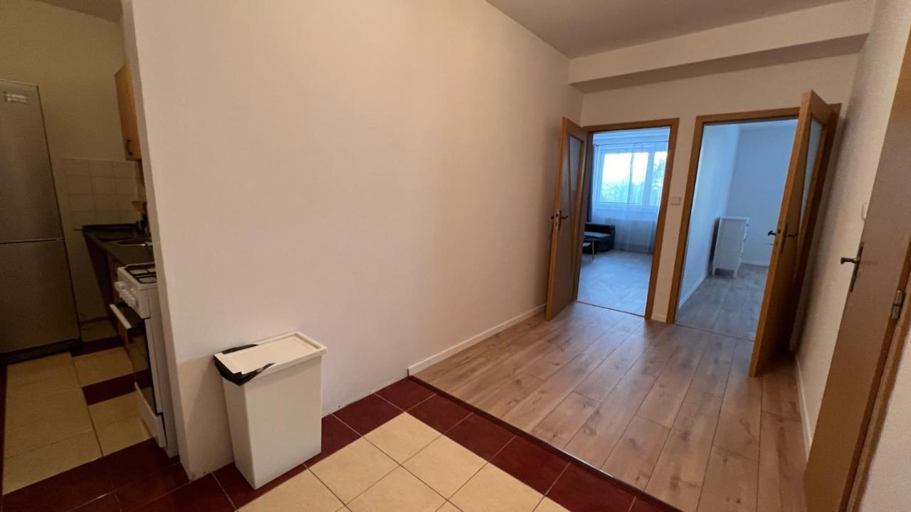 2 Room Apartment, Near Oc Galeria, Petrzalka บราติสลาวา ภายนอก รูปภาพ