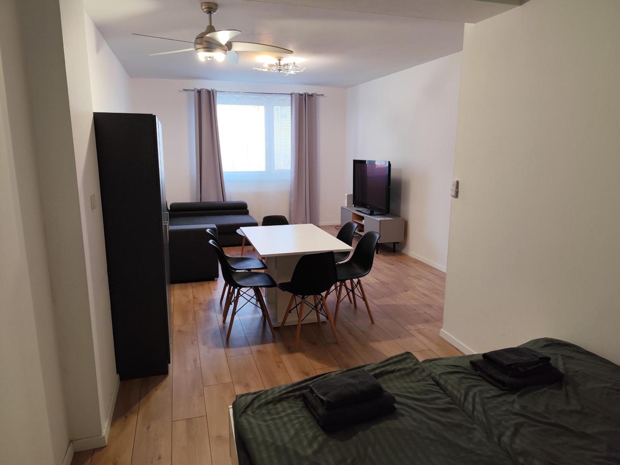 2 Room Apartment, Near Oc Galeria, Petrzalka บราติสลาวา ภายนอก รูปภาพ